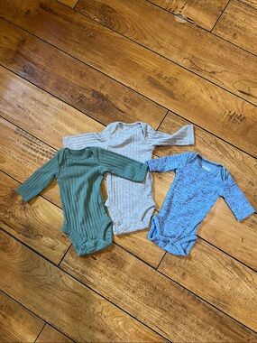 Carter's Green, Gray & Blue Ribbed Onesie preemie lot